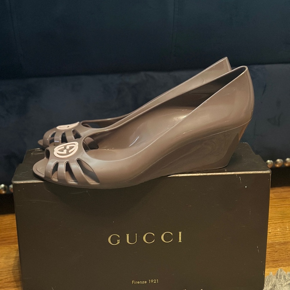 NEW GUCCI Spring Patent Leather Wedge Sandal with/Dust Bag